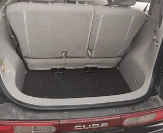 Nissan Cube 2013 διαθέσιμο για ενοικίαση στη Λάρνακα, με όριο χιλιομέτρων απεριόριστο.