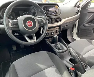 Fiat Egea Multijet – samochód kategorii Ekonomiczny, Komfort na wynajem w Turcji ✓ Depozyt 850 USD ✓ Ubezpieczenie: OC, CDW, Od Kradzieży, Bez Depozytu.