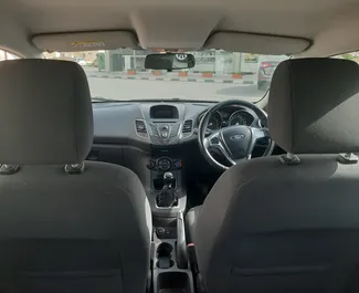 租车 Ford Fiesta #4067 Manual 在 在拉纳卡，配备 1.3L 发动机 ➤ 来自 Panicos 在塞浦路斯。