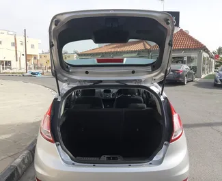 Bensiini 1,3L moottori Ford Fiesta 2014 vuokrattavana Larnakassa.