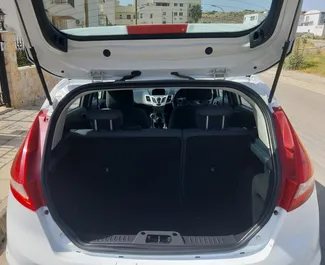 Ford Fiesta 2015, Larnaka'da için kiralık, sınırsız kilometre sınırı ile.