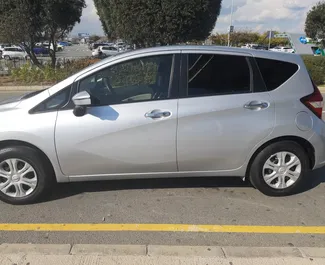 租赁 Nissan Note 的正面视图，在拉纳卡, 塞浦路斯 ✓ 汽车编号 #4063。✓ Automatic 变速箱 ✓ 1 评论。