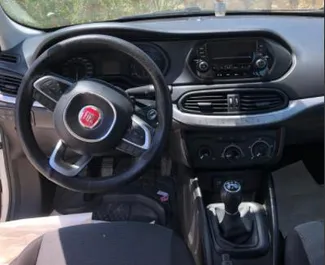 Fiat Egea Multijet 2019 automašīnas noma Turcijā, iezīmes ✓ Dīzeļdegviela degviela un 90 zirgspēki ➤ Sākot no 18 USD dienā.