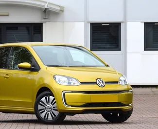 Volkswagen Up 2021 autóbérlés Görögországban, jellemzők ✓ Benzin üzemanyag és 60 lóerő ➤ Napi 19 EUR-tól kezdődően.