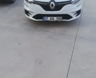 Predný pohľad na prenajaté auto Renault Megane Sedan v na letisku Antalya, Turecko ✓ Auto č. 4144. ✓ Prevodovka Automatické TM ✓ Hodnotenia 4.
