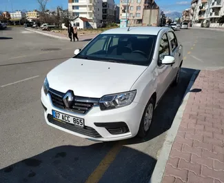 Frontvisning av en leiebil Renault Symbol på Antalya lufthavn, Tyrkia ✓ Bil #4123. ✓ Manuell TM ✓ 0 anmeldelser.