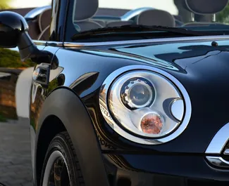 在 在黑山 租赁 Mini Cooper Cabrio 2012 汽车，特点包括 ✓ 使用 Petrol 燃料和 145 马力 ➤ 起价 65 EUR 每天。