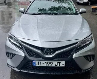 Toyota Camry 2019 auto rentimine Gruusias, sisaldab ✓ Bensiin kütust ja 220 hobujõudu ➤ Alates 240 GEL päevas.