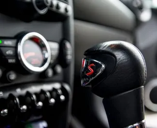 Mini Cooper S 2014 için kiralık Benzin 1,6L motor, Budva'da.
