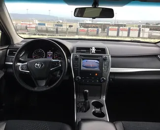 تأجير سيارة Toyota Camry رقم 4228 بناقل حركة أوتوماتيكي في في تبليسي، مجهزة بمحرك 2,5 لتر ➤ من جيورجي في في جورجيا.