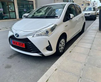 Najem Toyota Vitz. Avto tipa Ekonomičen za najem v na Cipru ✓ Depozit 300 EUR ✓ Možnosti zavarovanja: TPL.