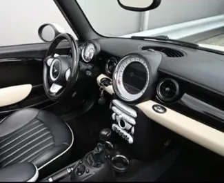 Mini Cooper S 2014 для оренди у Будві. Ліміт пробігу необмежений.