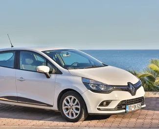 Front view of a rental Renault Clio 4 in Budva, Montenegro ✓ Car #4170. ✓ Automatic TM ✓ 28 reviews.