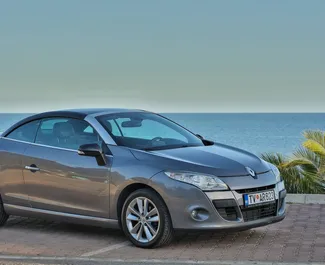 Frontvisning af en udlejnings Renault Megane Cabrio i Budva, Montenegro ✓ Bil #4168. ✓ Automatisk TM ✓ 2 anmeldelser.