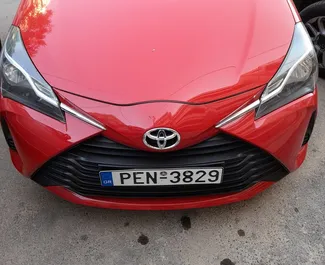 크레타에서, 그리스에서 대여하는 Toyota Yaris의 전면 뷰 ✓ 차량 번호#1555. ✓ 매뉴얼 변속기 ✓ 2 리뷰.