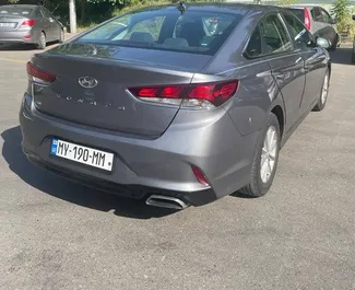 Hyundai Sonata kiralama. Konfor, Premium Türünde Araç Kiralama Gürcistan'da ✓ Depozito 200 GEL ✓ TPL, CDW, SCDW, Yolcular, Hırsızlık sigorta seçenekleri.