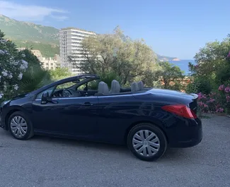 Vista frontal de un Peugeot 308cc de alquiler en Becici, Montenegro ✓ Coche n.º 4286. ✓ Automático TM ✓ 3 opiniones.