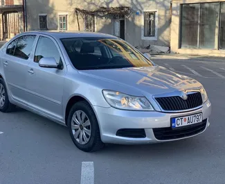 Priekinė automobilio, kurį nuomojate Skoda Octavia Becicici, Juodkalnija vaizdas ✓ Automobilis #4270. ✓ Pavarų dėžė Automatinis TM ✓ Atsiliepimai 0.