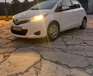Autóbérlés Toyota Yaris #4269 Automatikus Beciciben, 1,3L motorral felszerelve ➤ Filip-től Montenegróban.