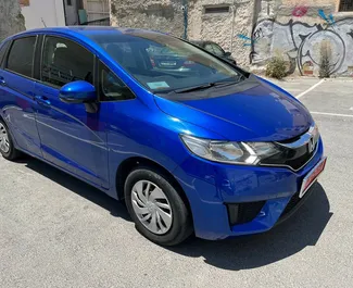 Frontvisning av en leiebil Honda Fit i Larnaca, Kypros ✓ Bil #4372. ✓ Automatisk TM ✓ 2 anmeldelser.