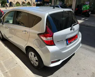 Aluguel de Carro Nissan Note #4376 com transmissão Automático em Larnaca, equipado com motor 1,5L ➤ De Joãozinho em Chipre.