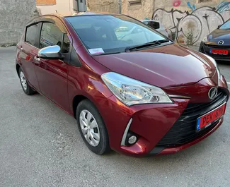 Frontvisning af en udlejnings Toyota Vitz i Larnaca, Cypern ✓ Bil #4374. ✓ Automatisk TM ✓ 1 anmeldelser.