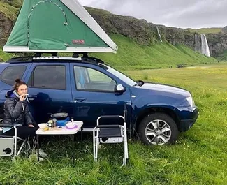 Vue de face d'une location Dacia Duster à Keflavik, Islande ✓ Voiture #4383. ✓ Manuelle TM ✓ 0 avis.