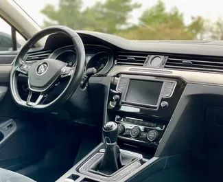 Volkswagen Passat 2018 location de voiture au Monténégro, avec ✓ Essence carburant et 150 chevaux ➤ À partir de 45 EUR par jour.