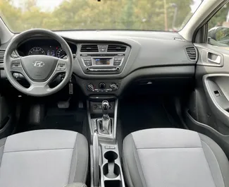 Hyundai i20 2020 araç kiralama Karadağ'da, ✓ Benzin yakıt ve 90 beygir gücü özellikleriyle ➤ Günde başlayan fiyatlarla 16 EUR.