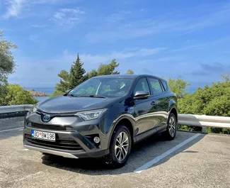 Frontvisning av en leiebil Toyota Rav4 i Budva, Montenegro ✓ Bil #4392. ✓ Automatisk TM ✓ 1 anmeldelser.