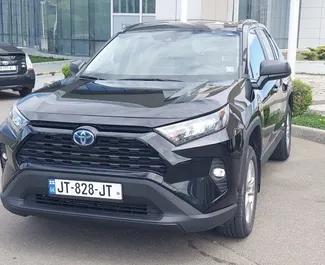 Hybride 2,5L Motor von Toyota Rav4 2021 zur Miete in Tiflis.