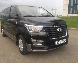 트빌리시에서, 조지아에서 대여하는 Hyundai H1의 전면 뷰 ✓ 차량 번호#1326. ✓ 자동 변속기 ✓ 1 리뷰.