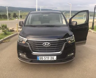 Autóbérlés Hyundai H1 #1326 Automatikus Tbilisziben, 2,5L motorral felszerelve ➤ Ia-től Grúziában.