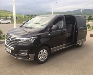 Prenájom auta Hyundai H1 2019 v v Gruzínsku, s vlastnosťami ✓ palivo Diesel a výkon 175 koní ➤ Od 220 GEL za deň.