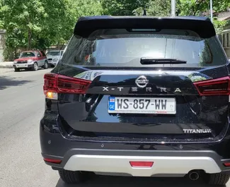Benzin 2,5L Motor von Nissan X-Terra 2022 zur Miete in Tiflis.