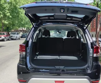 Nissan X-Terra kiralama için Gürcistan'da iç mekanı. Harika bir 7 koltuklu araba, Otomatik şanzıman ile.