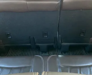 Infiniti QX60 kiralama için Gürcistan'da iç mekanı. Harika bir 7 koltuklu araba, Otomatik şanzıman ile.