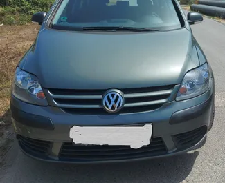 Sprednji pogled najetega avtomobila Volkswagen Golf Plus v v mestu Durres, Albanija ✓ Avtomobil #4669. ✓ Menjalnik Priročnik TM ✓ Mnenja 1.