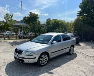 Přední pohled na pronájem Skoda Octavia v Tiraně, Albánie ✓ Auto č. 4473. ✓ Převodovka Automatické TM ✓ Recenze 0.