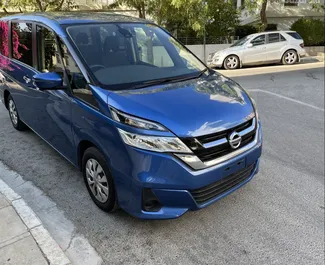 Predný pohľad na prenajaté auto Nissan Serena v v Limassole, Cyprus ✓ Auto č. 4465. ✓ Prevodovka Automatické TM ✓ Hodnotenia 1.