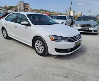 Frontvisning af en udlejnings Volkswagen Passat i Tirana lufthavn, Albanien ✓ Bil #4684. ✓ Automatisk TM ✓ 0 anmeldelser.