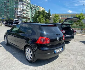 Volkswagen Golf 2007 automobilio nuoma Albanijoje, savybės ✓ Dyzelinas degalai ir 90 arklio galios ➤ Nuo 26 EUR per dieną.