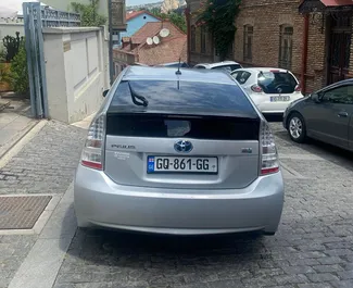 Toyota Prius 2009 autóbérlés Grúziában, jellemzők ✓ Hibrid üzemanyag és 176 lóerő ➤ Napi 75 GEL-tól kezdődően.