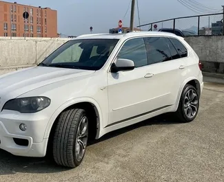 Framvy av en hyrbil BMW X5 i Tirana, Albanien ✓ Bil #4590. ✓ Växellåda Automatisk TM ✓ 0 recensioner.
