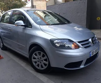 Volkswagen Golf+ 2008 location de voiture en Albanie, avec ✓ Diesel carburant et 104 chevaux ➤ À partir de 40 EUR par jour.