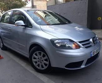 تأجير سيارة Volkswagen Golf Plus 2008 في في ألبانيا، تتميز بـ ✓ وقود الديزل وقوة 104 حصان ➤ بدءًا من 40 EUR يوميًا.