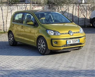 Frontvisning av en leiebil Volkswagen Up i Tirana, Albania ✓ Bil #4573. ✓ Automatisk TM ✓ 0 anmeldelser.