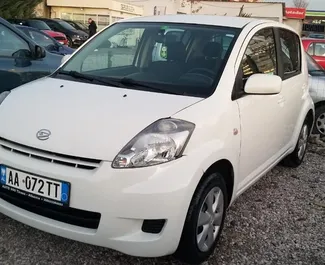 A bérelt Daihatsu Sirion előnézete Tiranában, Albánia ✓ Autó #4519. ✓ Automatikus TM ✓ 0 értékelések.