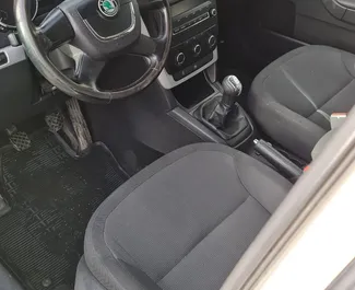 在 在阿尔巴尼亚 租赁 Skoda Yeti 2013 汽车，特点包括 ✓ 使用 Petrol 燃料和 150 马力 ➤ 起价 35 EUR 每天。