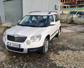 Frontvisning av en leiebil Skoda Yeti i Tirana, Albania ✓ Bil #4507. ✓ Manuell TM ✓ 0 anmeldelser.